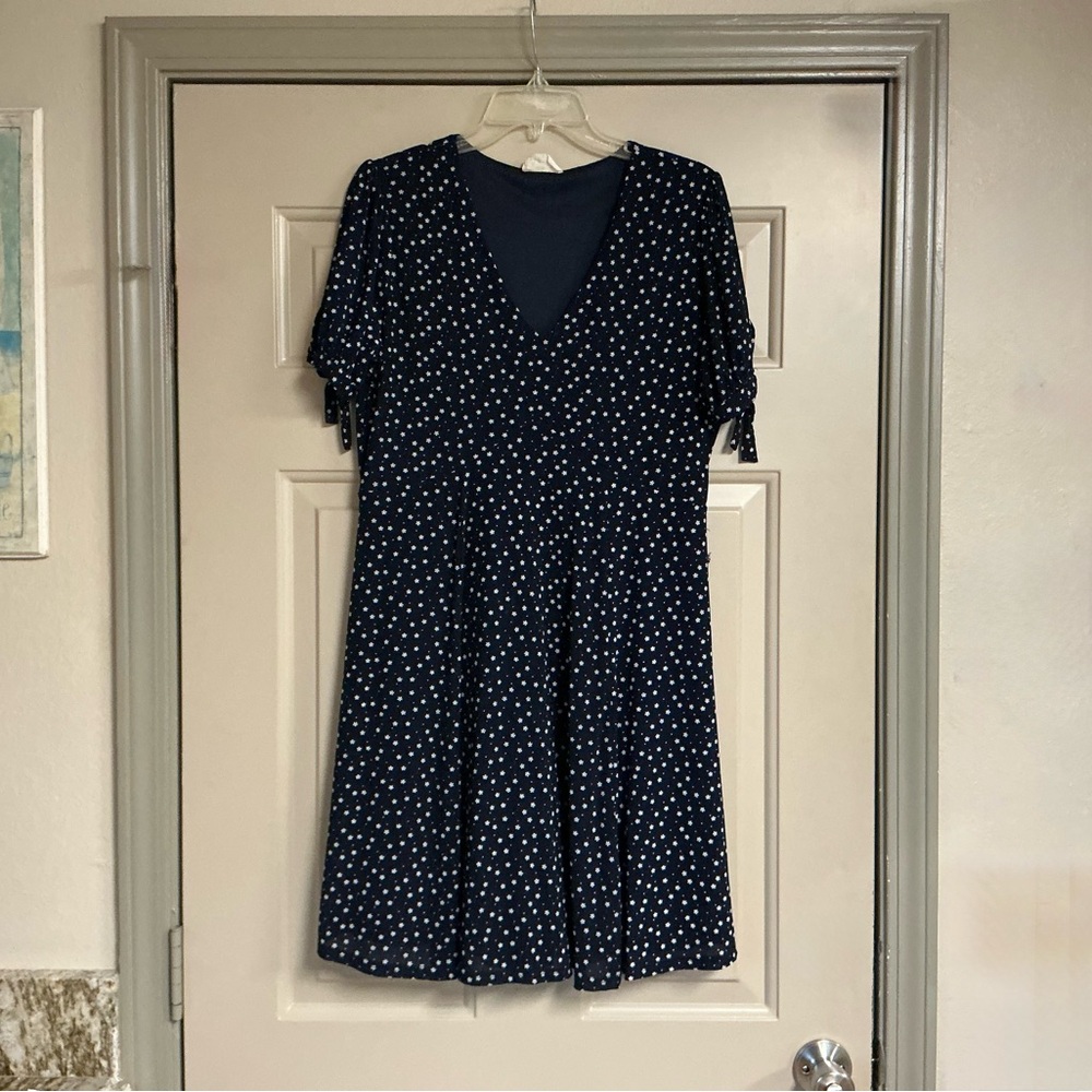 Ember Women’s Size Large Knee Length Dark Blue with White Floral Pattern Dress
